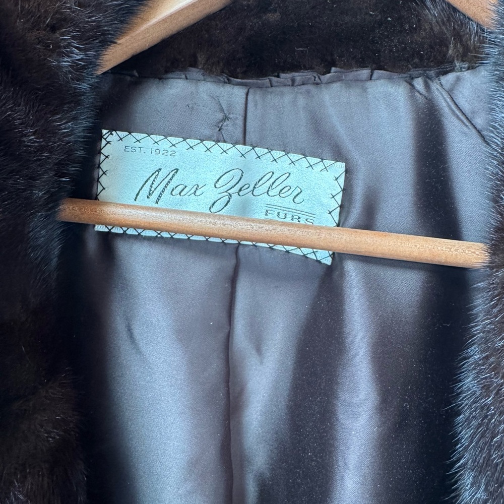 Luxurious Brown Fur Coat - Picture 4 of 12